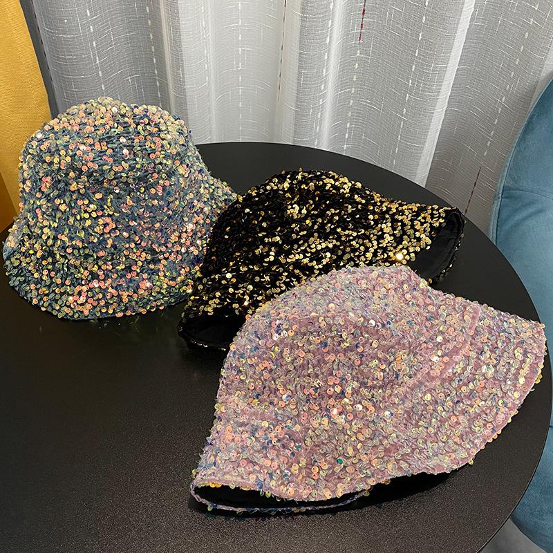 

Spring and summer sunshade bucket hat women s color sequins sparkling hat fashion personality catwalk dance hat Adult (56-58cm) чорний