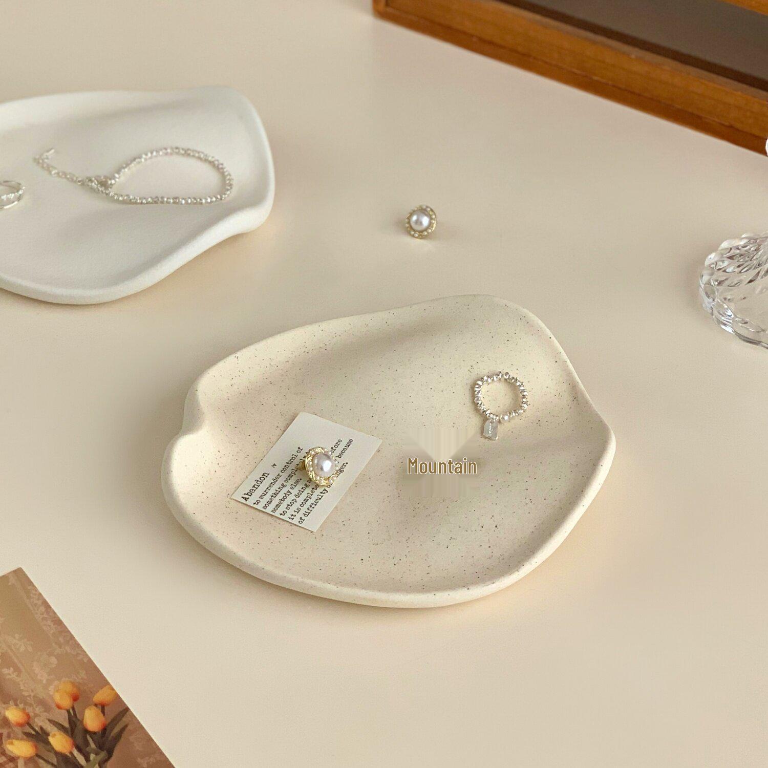 Керамический поднос для хранения и демонстрации украшений в скандинавском стиле кремовый