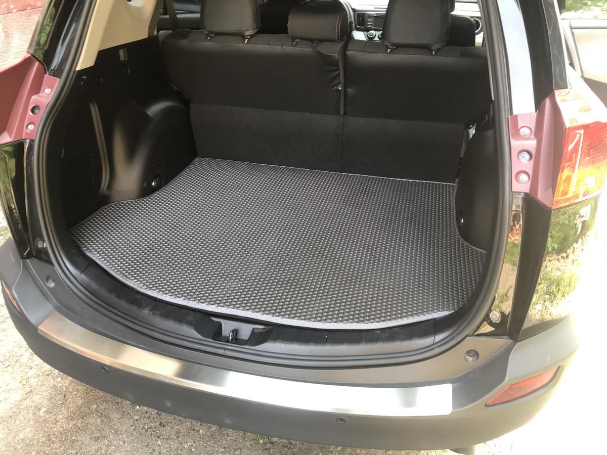 

Килимок багажника з докаткою (EVA, чорний) для Toyota Rav 4 2013-2018 рр.