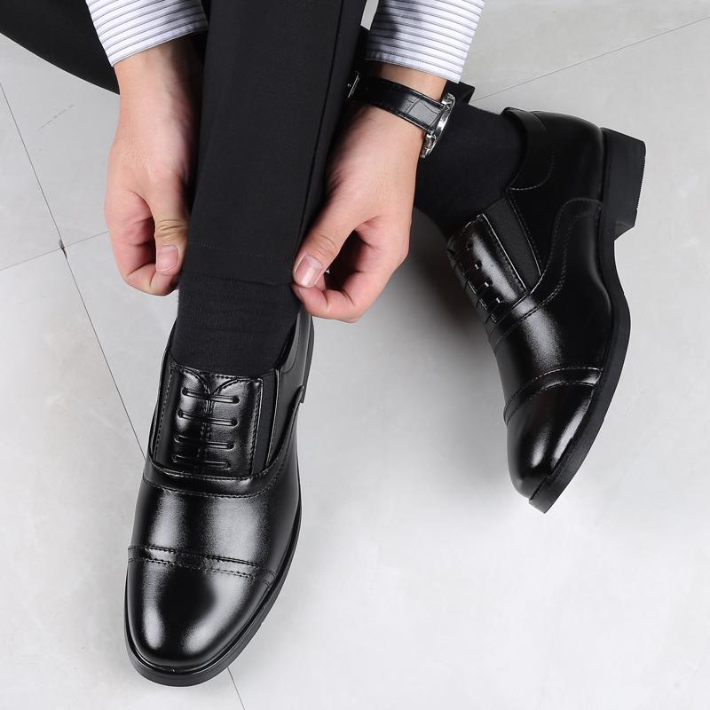 Hochwertige Formelle Business Herren Kleiderschuhe Atmungsaktives Leder Herren Freizeitschuhe Italienische Luxusmarke Rutschfeste Herren Fahrschuhe