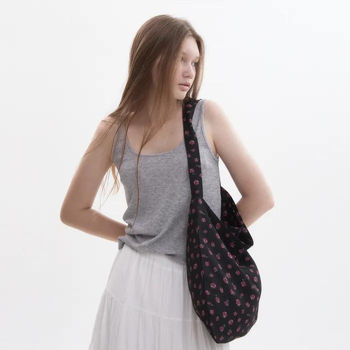 Burgundy Rose Easy Bag (Black)
