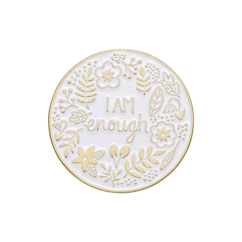 

Геометрическая белая модная круглая брошь с декоративным цветочным буквенным акцентом для всех случаев