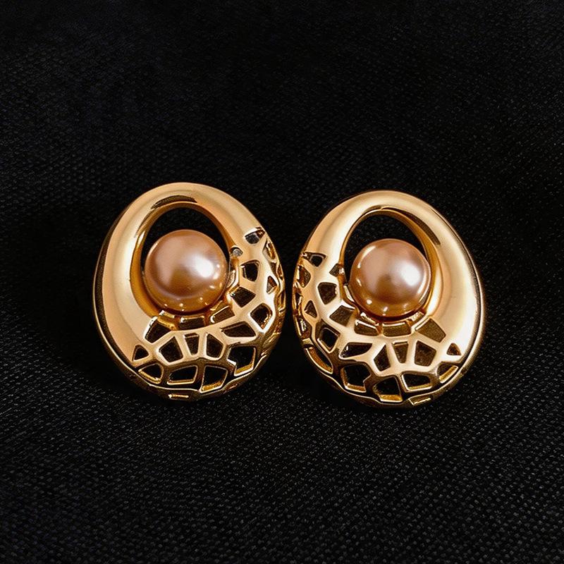 Silver Needle Metal-Style Pearl Round Hollow Stud Earrings: Niche Design for Women