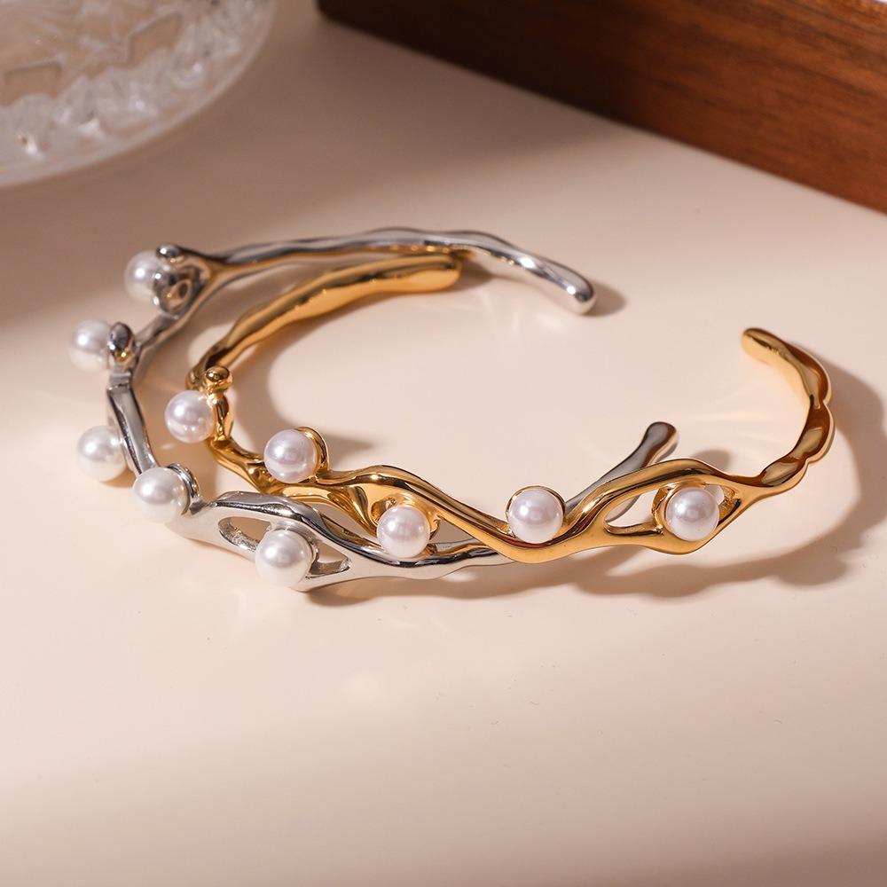 Zinc Zinc Alloy Pearls Golden Bracelet Irregular Silver Wrist Circle Classic Wave Shaped Bracelet  Decoration