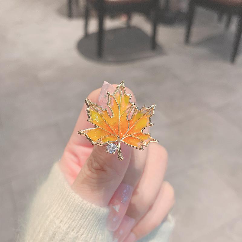 Sunward Growth Sunflower Brooch: Elegant Women's Corsage Pin for College Entrance Suits