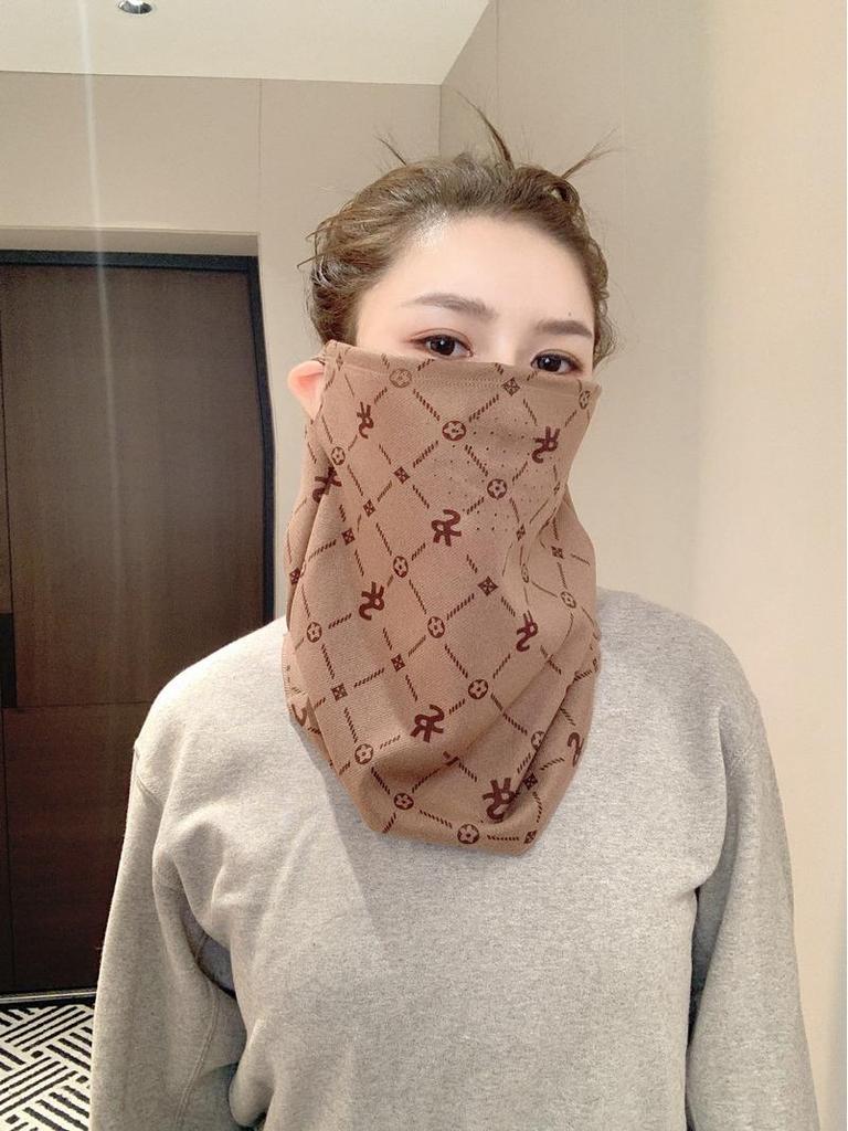 Cycling Windproof Balaclava: Ear-Hanging Breathable Design for Face and Neck Protection in Winter