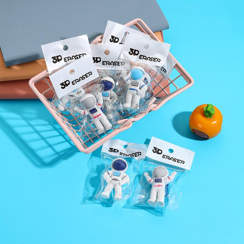 3Pcs/Lot Creative 3D Astronaut Eraser Cute Cartoon Spacemen Rubber Pencil Eraser for Kids School Stationery Student Award Gifts