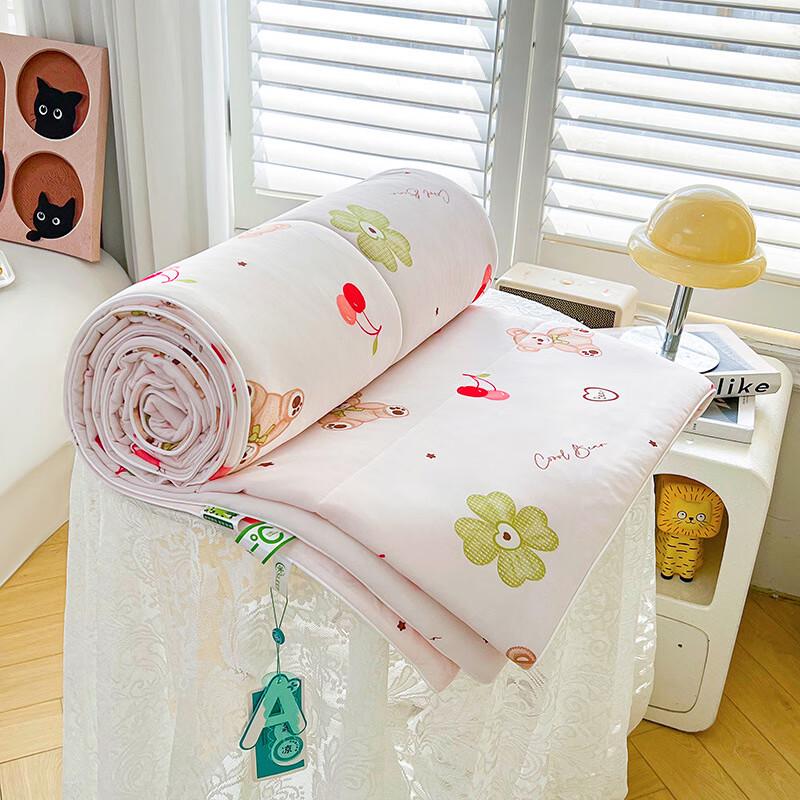 

LISM Cherry Bear Cooling Machine Washable Summer Quilt