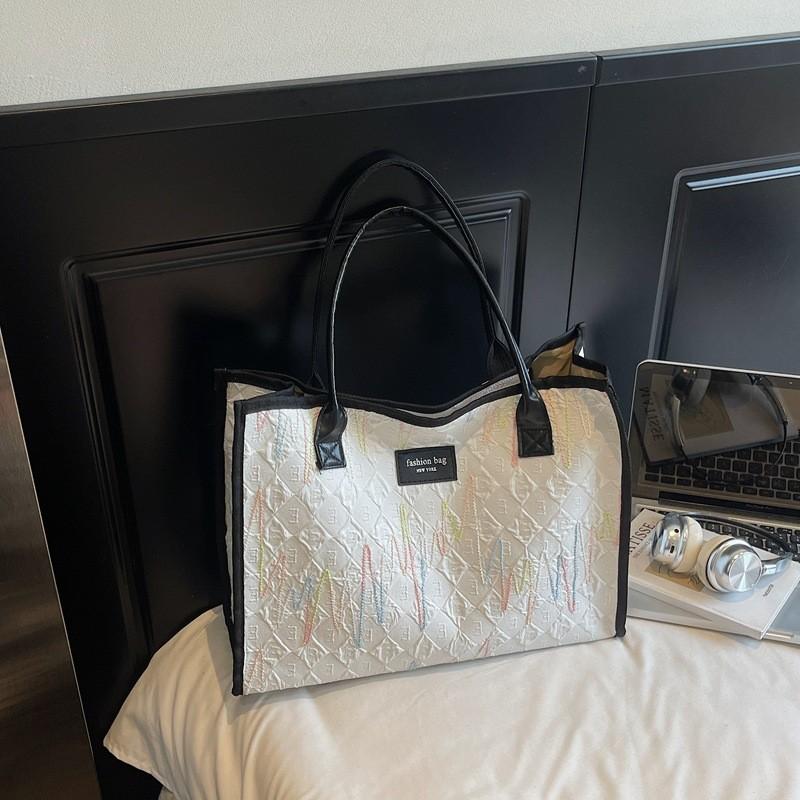 Minimalist Tote Bag For Women With Cotton Fabric And Large Capacity For Daily Commuting