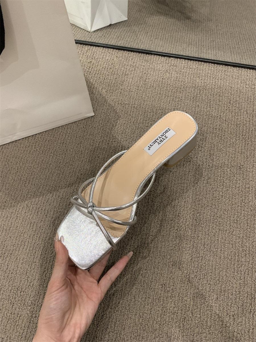 

2024 серебристый с юбкой вечерние туфли босоножки на толстом каблуке квадратный нос французские новые весенние и летние женские босоножки 35 серебряный