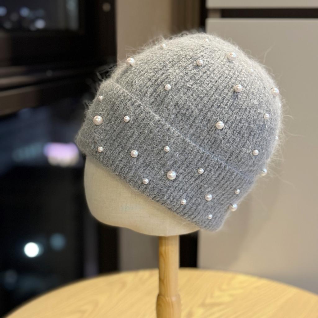 New Sweet and Cute Pearl Woolen Hat Autumn and Winter Face Showing Small Knitted Cold Proof Baotou Hat Photo Hat