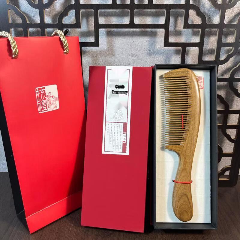 

Green Sandalwood Massage Comb