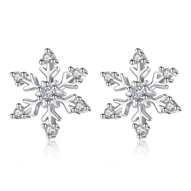 New Silver Needle Zircon Snowflake Christmas Earrings Niche Design Fashionable High-end Stud Earrings Autumn and Winter Earrings 2026