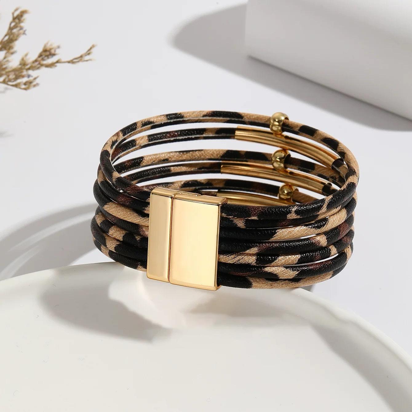 

Vintage Leopard Print Leather Open Bangle: Elegant Multi-Layer Bracelet for Women’s Fashion