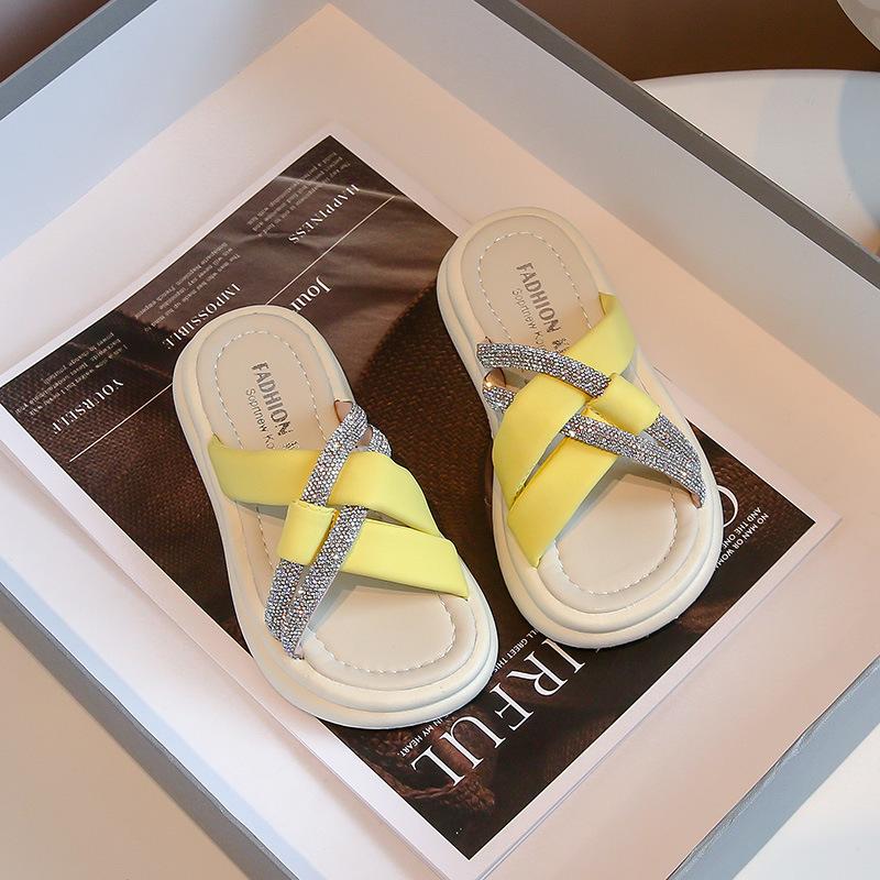 

Girls sweet rhinestone fashion wear cross with cool slippers 2025 summer new soft-soled middle-aged children s princess shoes 24-25