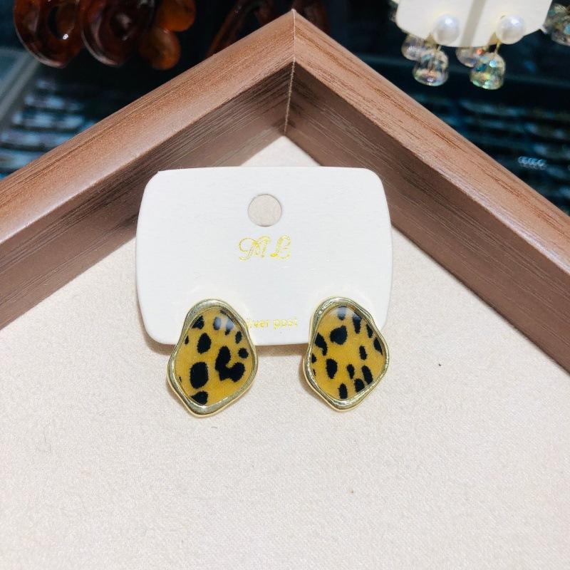 

New Leopard Five-leaf Flower Zircon Earrings Personality Temperament Petal Earrings