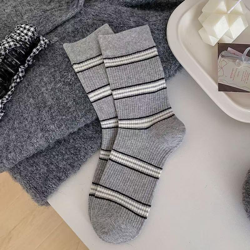 Women's Striped Simple Autumn and Winter Sporty Cotton Socks, Black and White Long Socks, Trendy, Slightly Pressed, Versatile School Mid-calf Socks