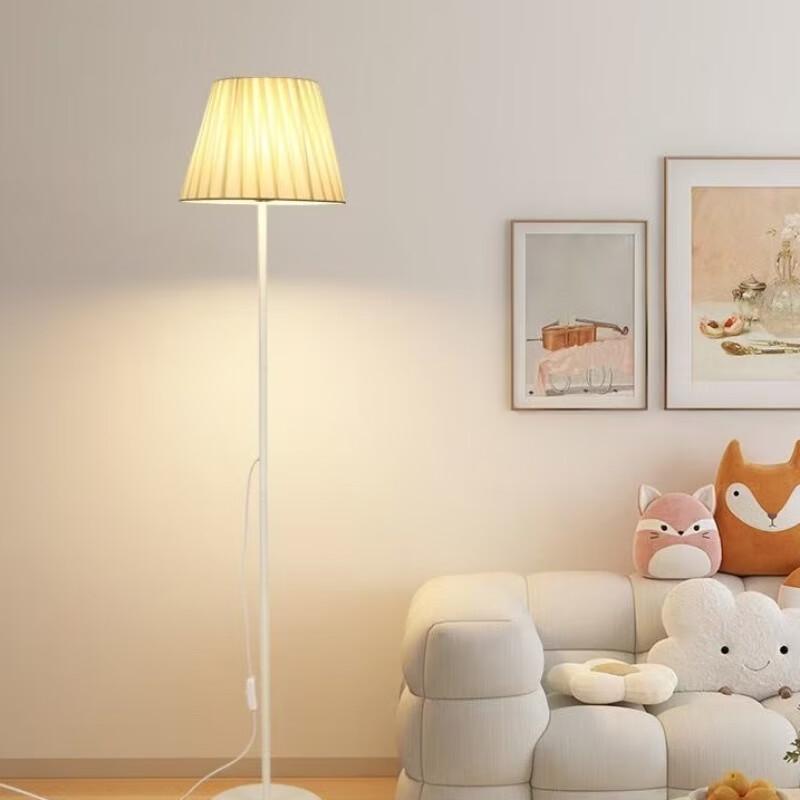 UOSU Nordische Stehleuchte