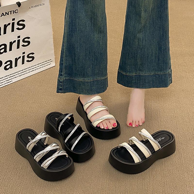 Rhinestone Platform Slippers Women's Summer Wear 2025 Summer New Fashion Open-toed Beach One-word Cool Slippers