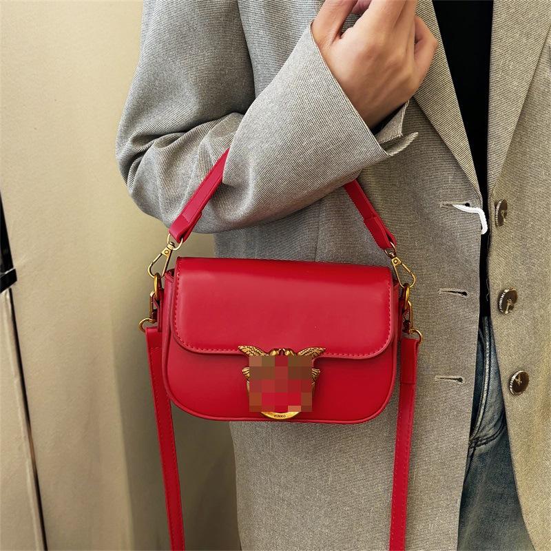 Elegant Minimalist Crossbody Bag: Retro Women's Luxury Shoulder and Underarm Design