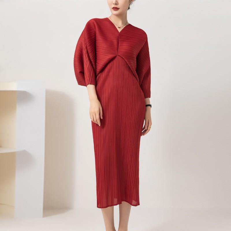 Elegant Pleated Midi Dress With Batwing Sleeves V-Neck Slim Fit Office Wear