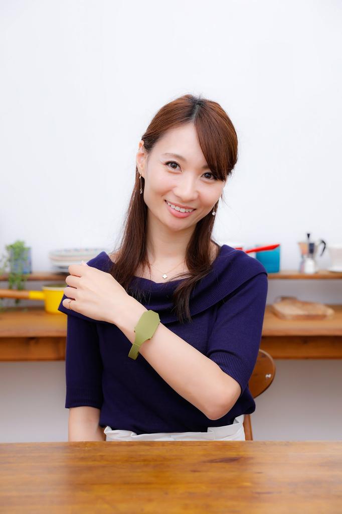 Wristwatch Tactile Watch Olive A Completely New Type of Watch That Tells the Time by Touch Without Display or [Tac Touch] "Tac Touch" TT-B-OG Color