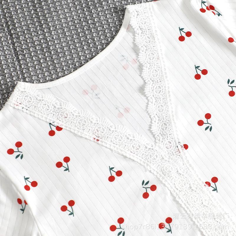 

Женский пижамный комплект в европейском и американском стиле с принтом вишни, V-образным вырезом и кружевом - футболка с коротким рукавом и шорты облегающего кроя для дома Large