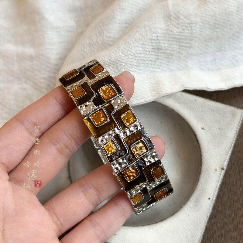 

Средневековый Винтажный Широкий Браслет для Женщин Нишевый Стиль Преувеличенный Изысканный Браслет Умеренная Роскошь Ретро Причудливый Стильный Ювелирное Украшение для Руки Orange soda