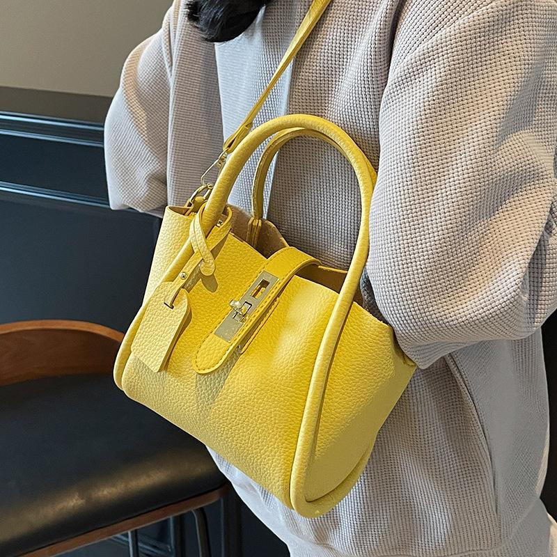 Wholesale Korean Light Luxury Simple Lychee Pattern Portable Bucket Bag Fashionable Versatile Commuter Style Women's Messenger Bag