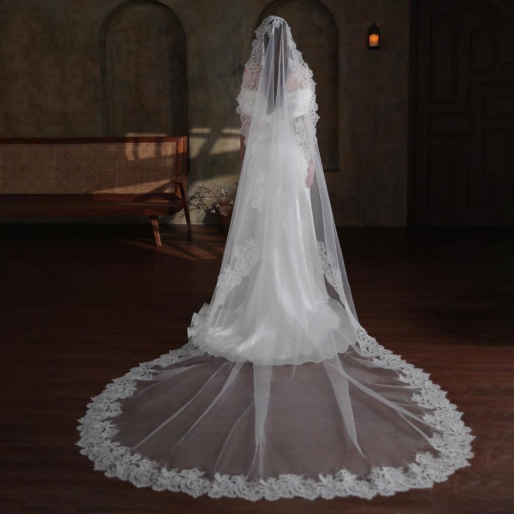 V863 Courtly White Vintage Cathedral Long Lace Bridal Veil