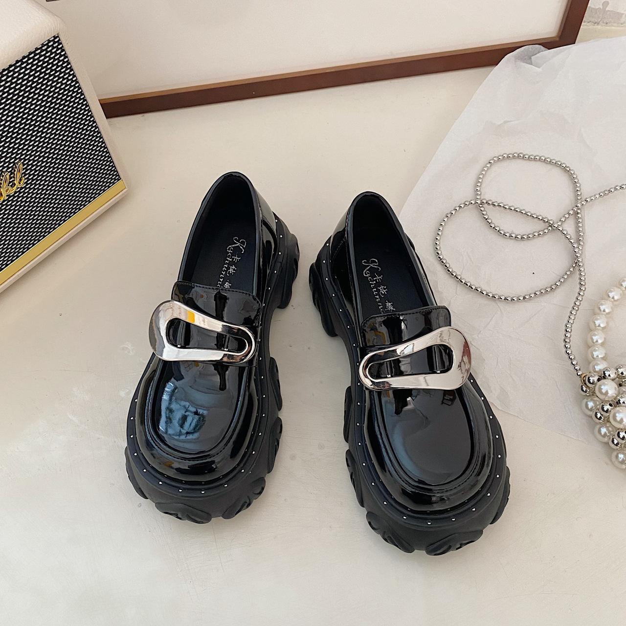 

Модные корейские туфли из кожи для женщин, весна-лето 2024 года, новые модные туфли-лодочки с толстой подошвой и защитой от скольжения 39 чёрный