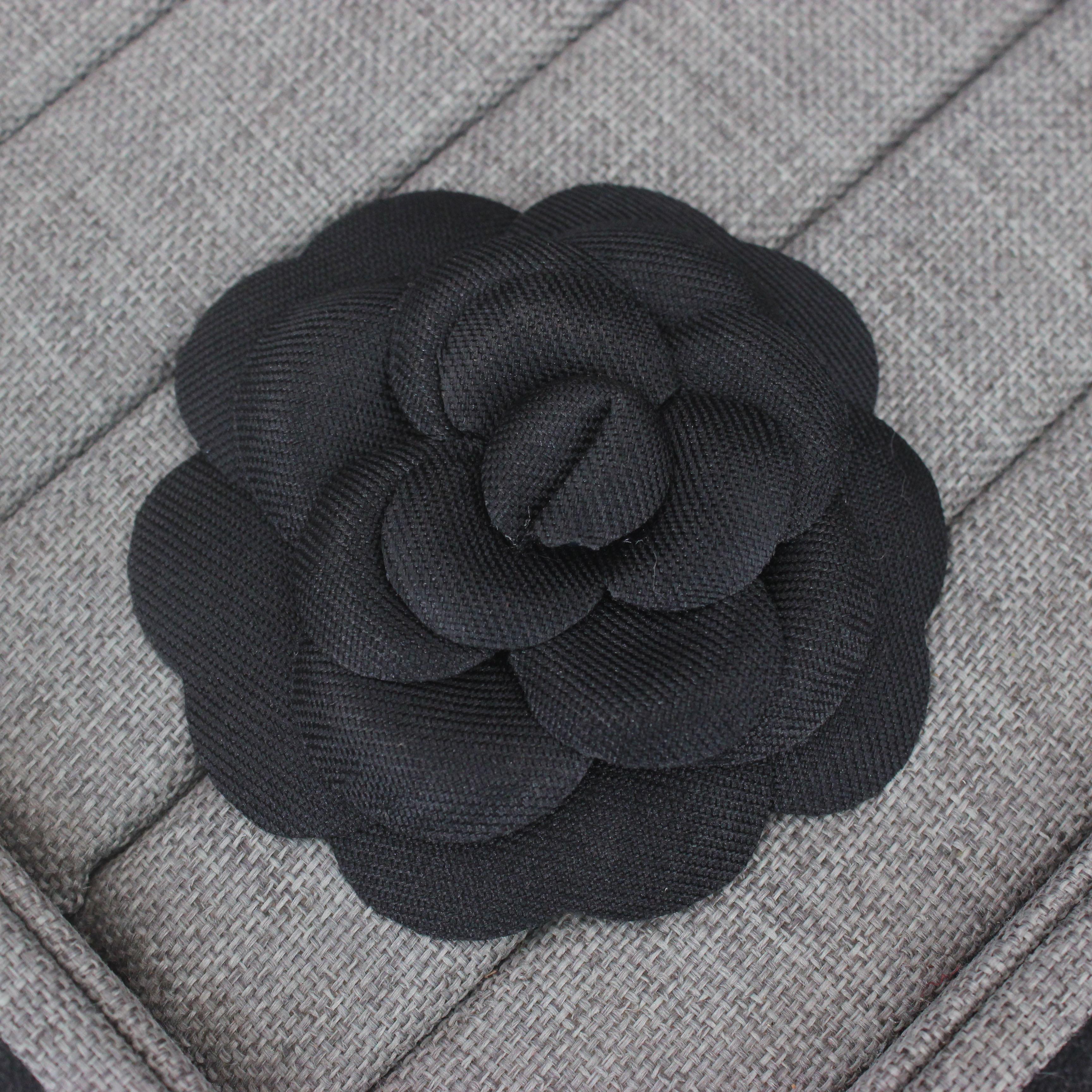 

Black White Genuine Leather Camellia Flower Bow Brooches for Woman Big Size Ribbon Bowknot Brooch Pins Dress Shirt Accessories