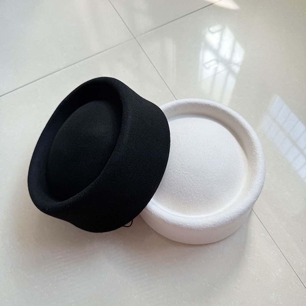 Klobouk typu pillbox ve francouzském stylu s vintage vzhledem, formální klobouk, uniforma, klobouk letušky, vlněný cylindr, ples