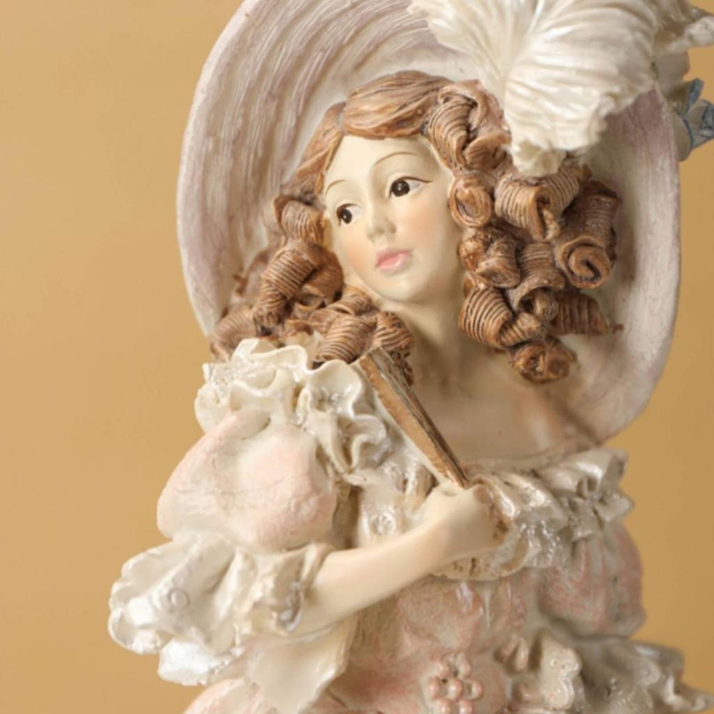 Elegante Statuetta Storica da Tavolo Vecchio Mondo Vintage Decorativa
