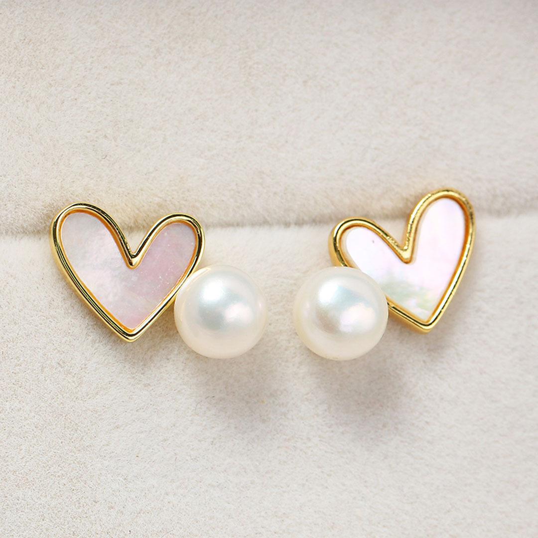 

S925 Silver Needle Fritillary Natural Freshwater Pearl Love Stud Earrings Women s Light Luxury Niche Design High-end Versatile Earrings 2026