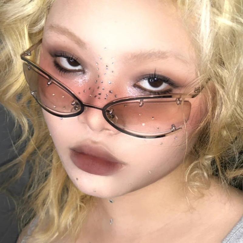 New Y2K Small Frame Cat Eye Sunglasses Women's Brand Designer Metal Sun Glasses Women Outdoor Travel Eyewear UV400