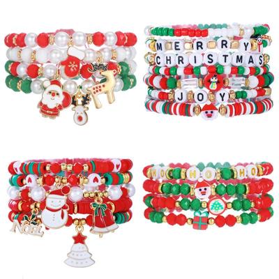 Weihnachts-Charm-Armband-Set: Weihnachtsmann, Rentier & Glocke Perlenbesetztes Perlen Polymer Clay Design