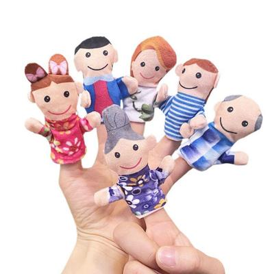 Niedliche Miniatur-Fingerpuppen-Stofftiere mit einer Familie von sechs Fingerpuppen