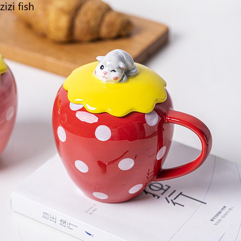 Creative Strawberry Shaped Ceramic Mug Cute Coffee Mug with Lid Afternoon Tea Milk Cup Juice Cup Beverage Cups Home Water Cup