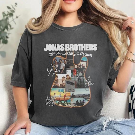 

Albums 20th Anniversary Jonas JONAS20Living the Dream Tour 2025 T-shirt Unisex T-Shirt XL