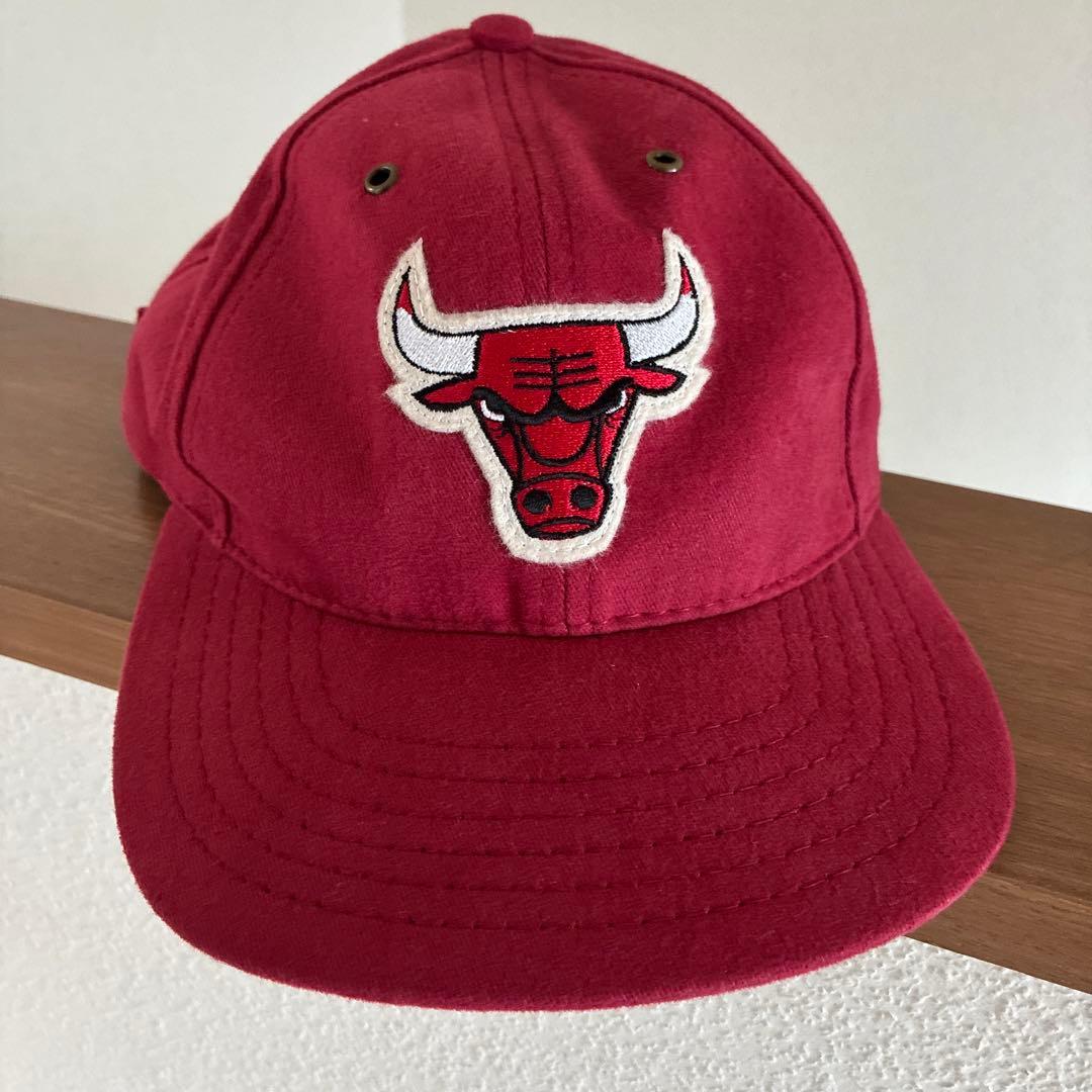 Used 90s Chicago Bulls Cap Burgundy