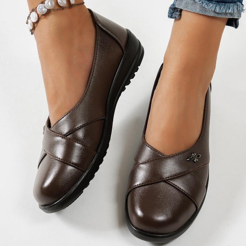 New Large-size Metal-studded Leather Shoes, Women's Chic Low-heeled Loafers