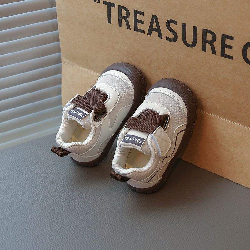 2025 Herbst neue Jungen und Mädchen weichsohlige Kleinkinderschuhe rutschfeste Babyschuhe rutschfeste Kinderfunktionsschuhe Lederoberfläche
