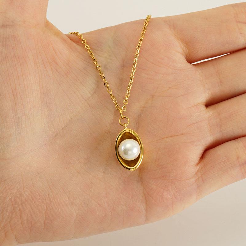 New Women's 18K Gold-Plated Pearl Necklace - Stainless Steel, Fashionable Titanium Clavicle Chain Design