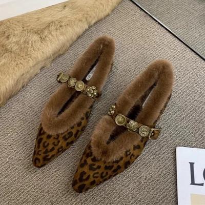 Winter New Pointed Loafers for Women, Retro and Plush Warm Flat Shoes, Fashionable Metal Belt Buckle, Shallow Mouth Single Shoe