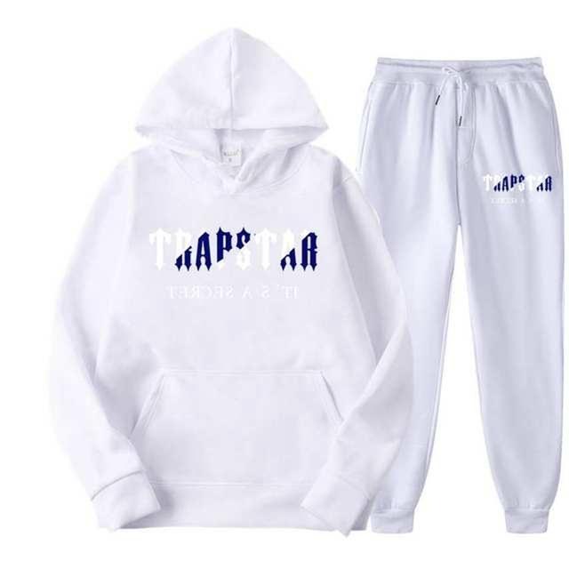 TRAPSTAR Herren Kapuzenpullover mit Buchstabenprint und Jogginghosen-Set.