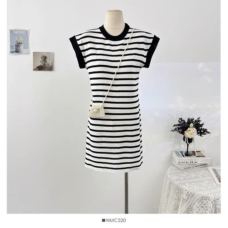 

Korean Color Block Striped Round Neck Bodycon Dress - Women s Casual Slim Fit, Spring/Summer 2026 One Size (35-60 kg)