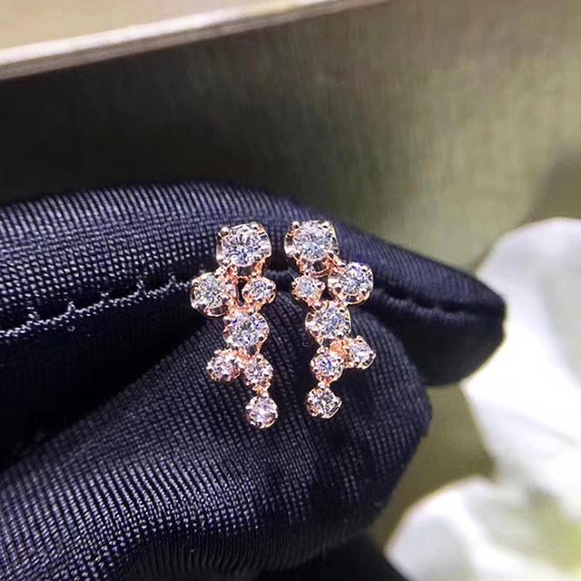 Nye parvise dameøredobber med små runde cubic zirkonia. Enkle, allsidige øretilbehør. God kvalitet. Mote smykker 2021