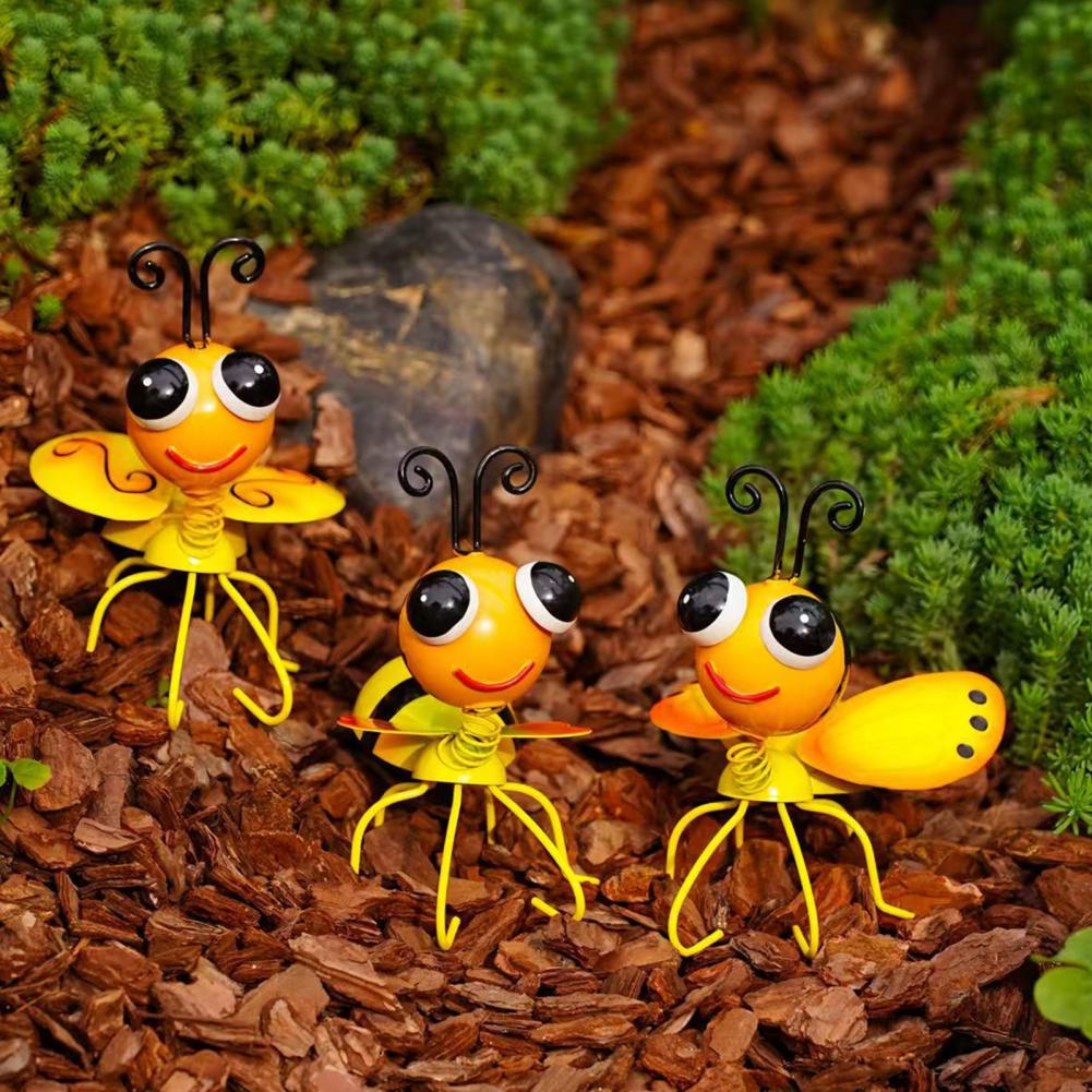 Outdoor Patio Bee Art Small Cute Bumble Bee Garden Statue Outdoor Metal Bee Sculpture Lawn Yard Art Ornament for Backyard Table