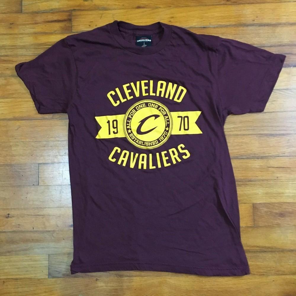 NBA Cleveland Cavaliers Basketball Men Sz S Maroon Red Shirt Ohio Cavs Logo EUC Unisex T-Shirt S